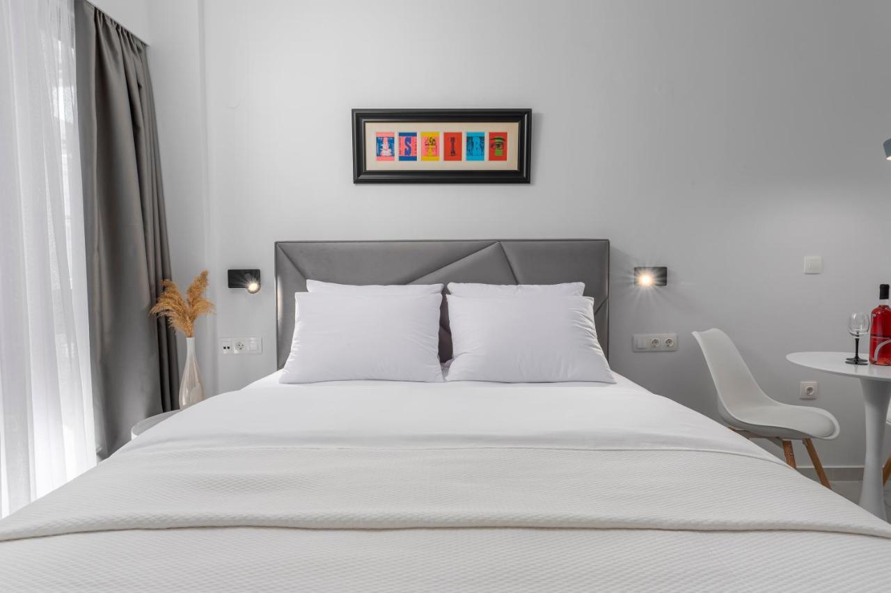 ιωκα / The Urbitality Project Apartment